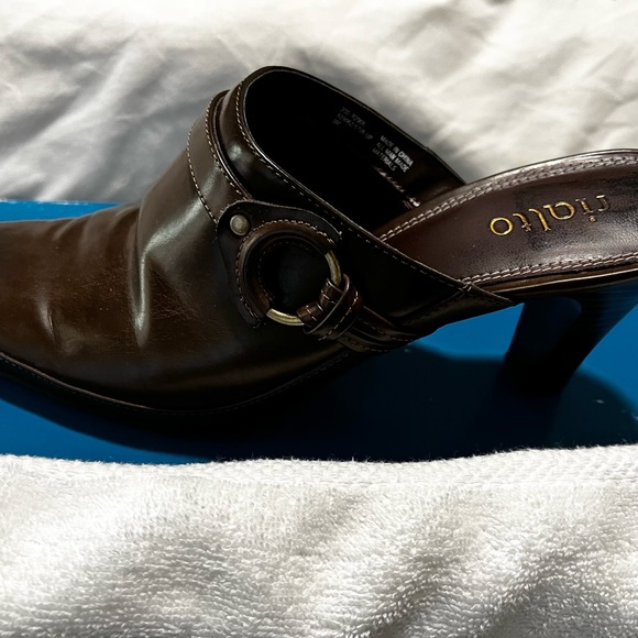 Leather slip on - Picture 3 of 3